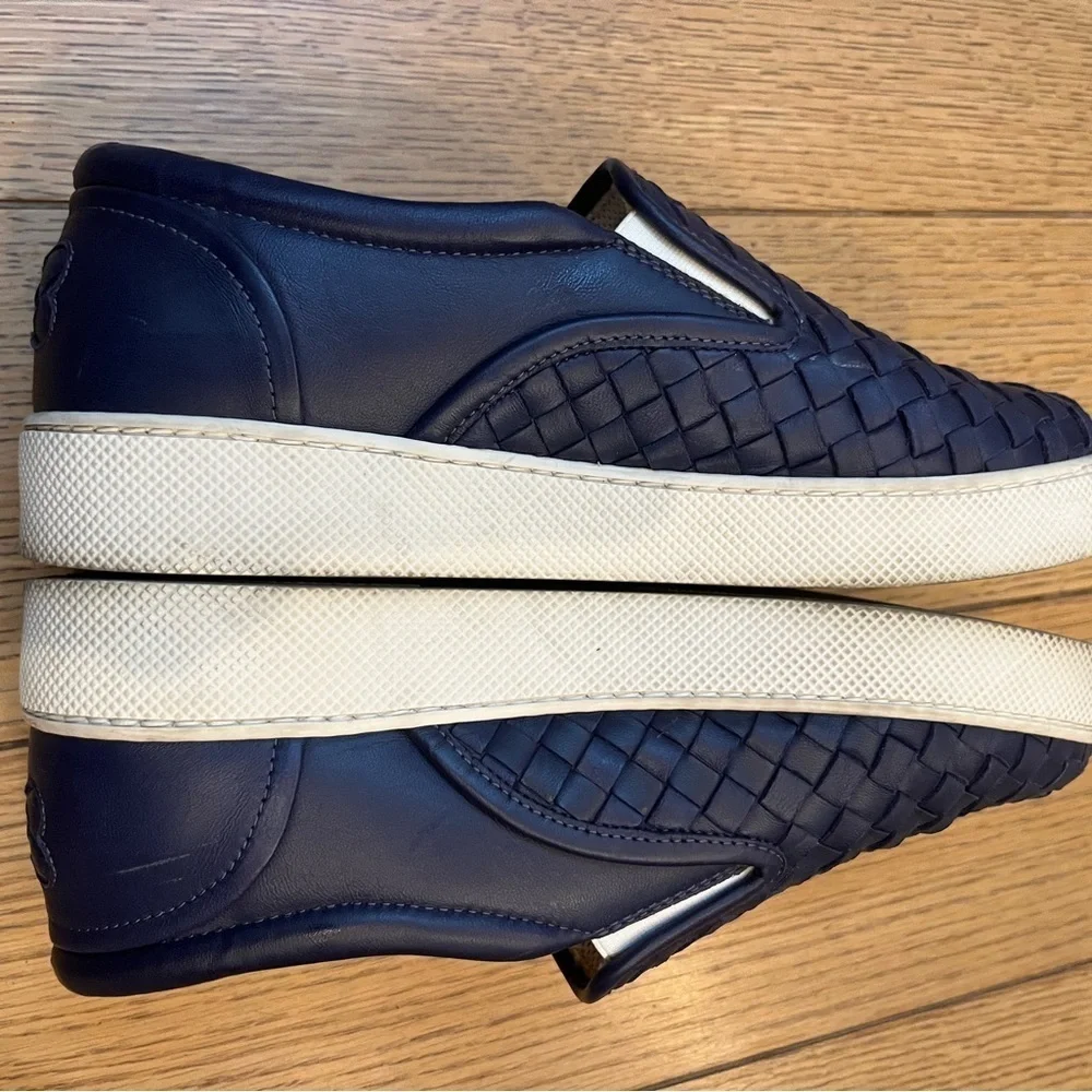 Bottega Veneta Women's Leather Intrecciato Slip On Loafers Navy Blue Siz…